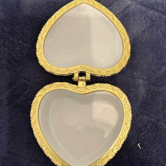 Porcelain Heart Box Pink Red Flowers - Picture 5 of 5